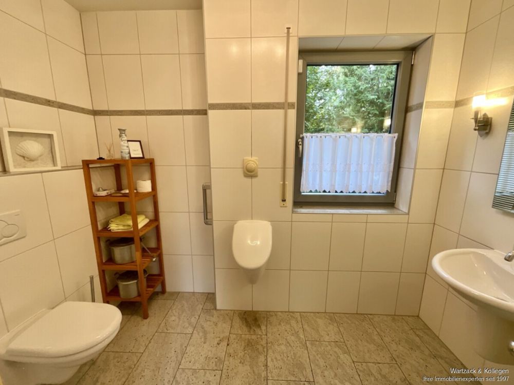 geräumiges Gäste-WC