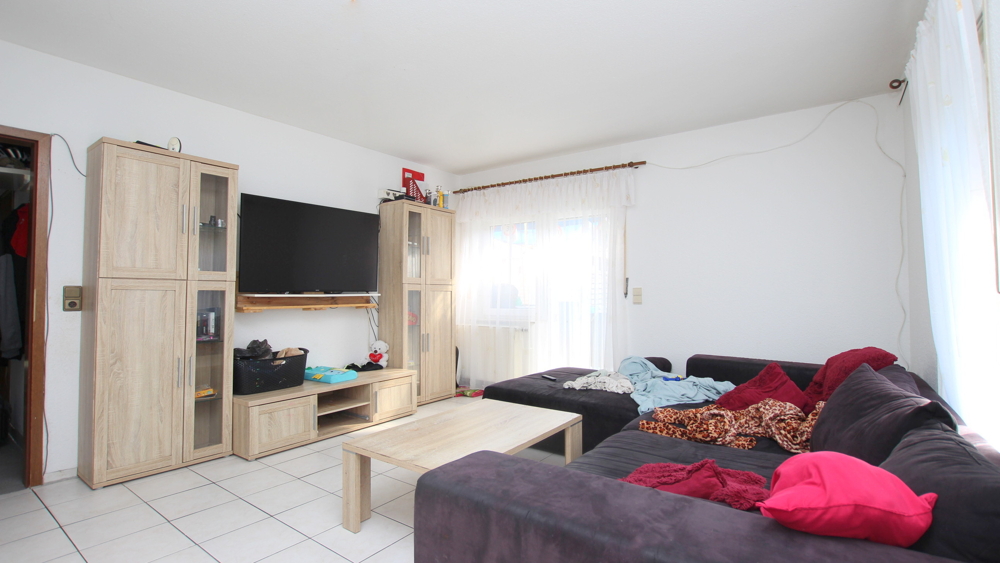 Kapitalanlage! Solide Doppelhaushälfte mit PV-Anlage, Garage und großem Gartenbereich in Friesoythe