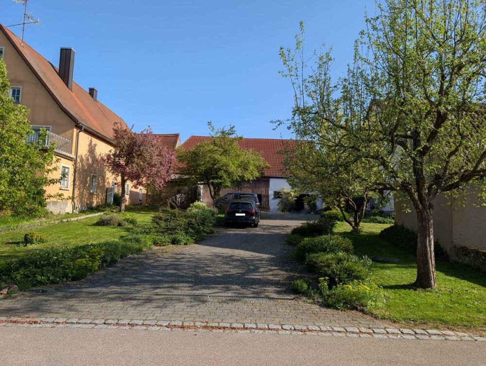 Ideal für die große Familie oder mehrere Generationen - Zweifamilienwohnhaus mit Nebengebäude in Windelsbach (3)