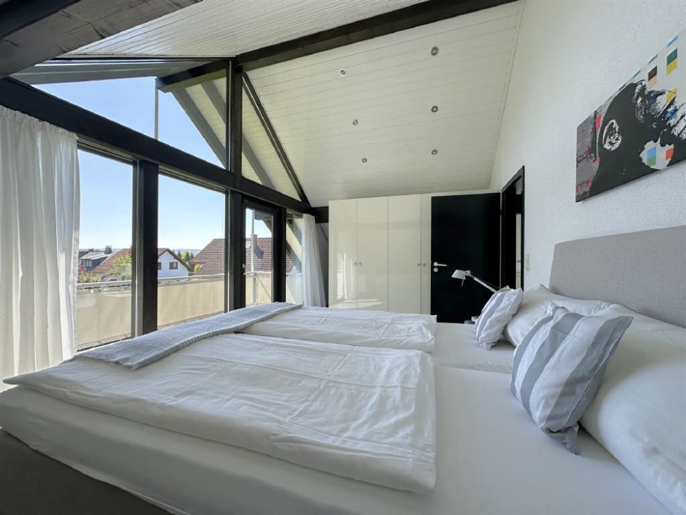 / Architektonisches Highlight in Waldrandlage!