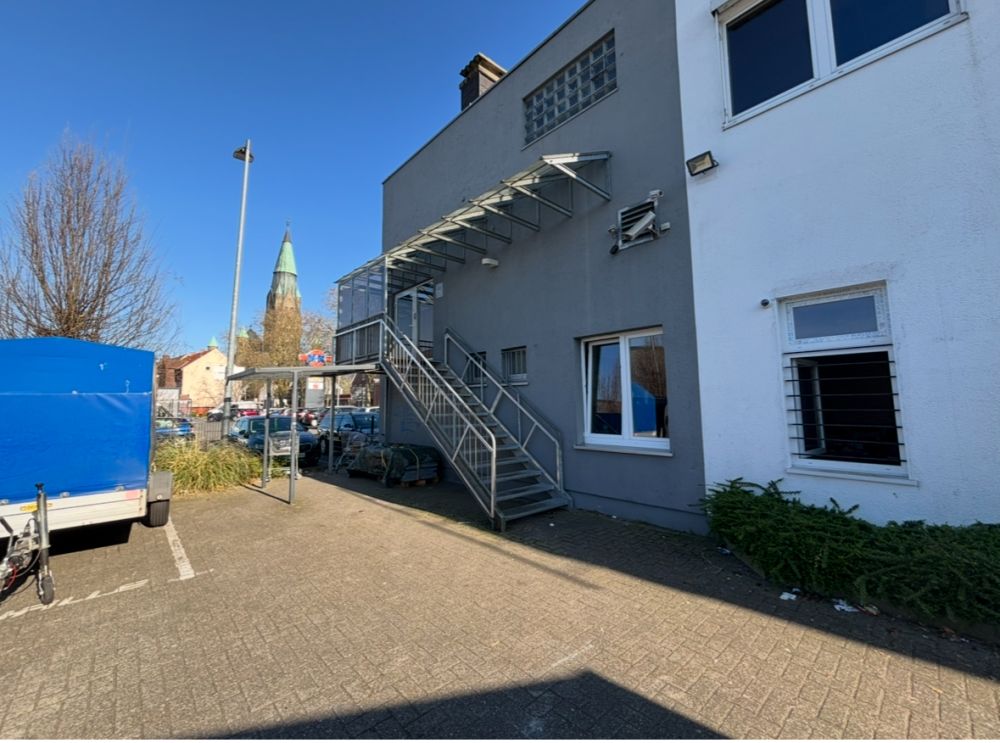 große Gewerbefläche mit vielen Möglichkeiten
im 1. Obergeschoss stadtzentral von Rheine zu mieten! (3)