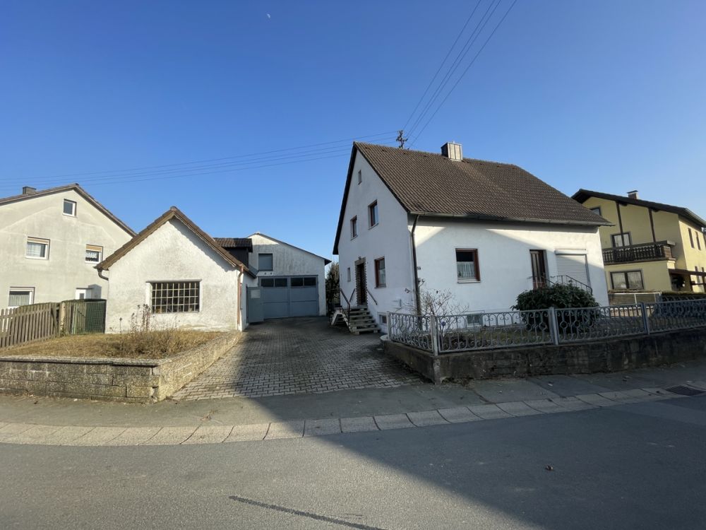 Einfamilienhaus mit großer Maschinenhalle und Werkstatt in Waidhaus!