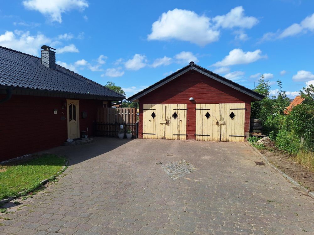 Hyygeliges, ebenerdiges Holzhaus in ruhiger Feldrandlage