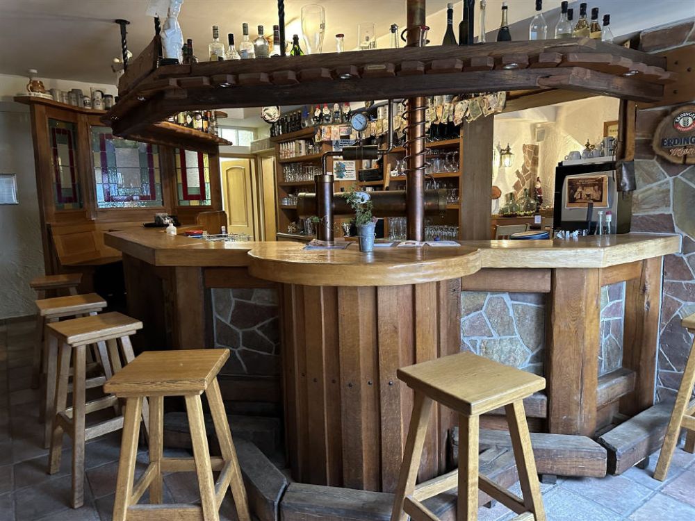 Wohn- und Geschäftshaus "Preis auf Anfrage"