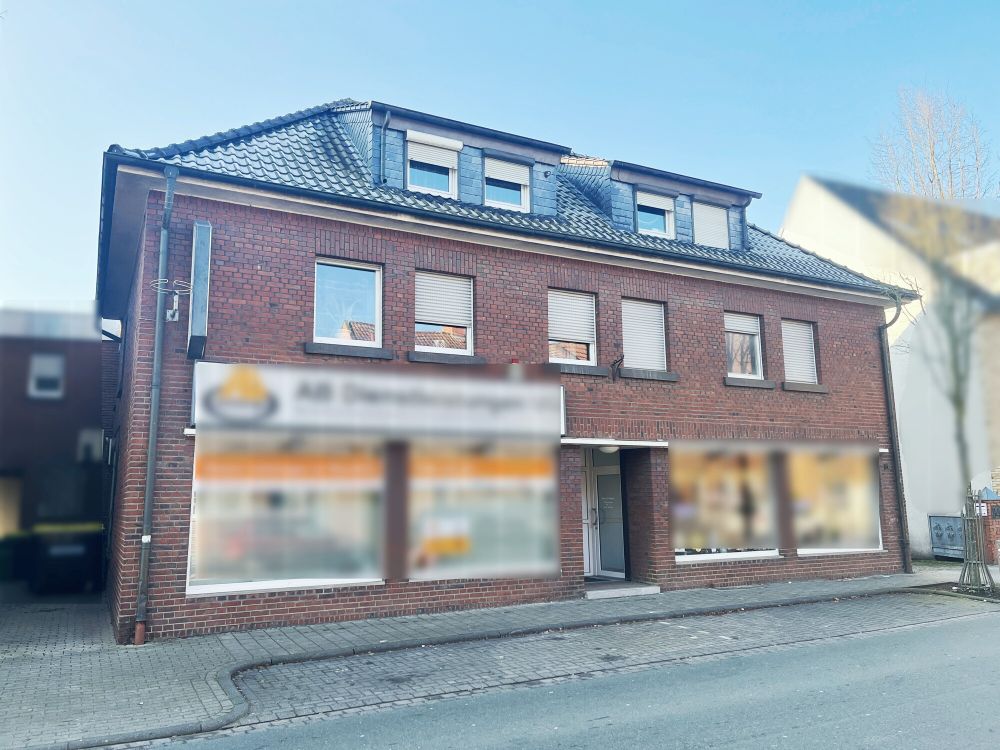 Straßenansicht - Vorderes Gebäude