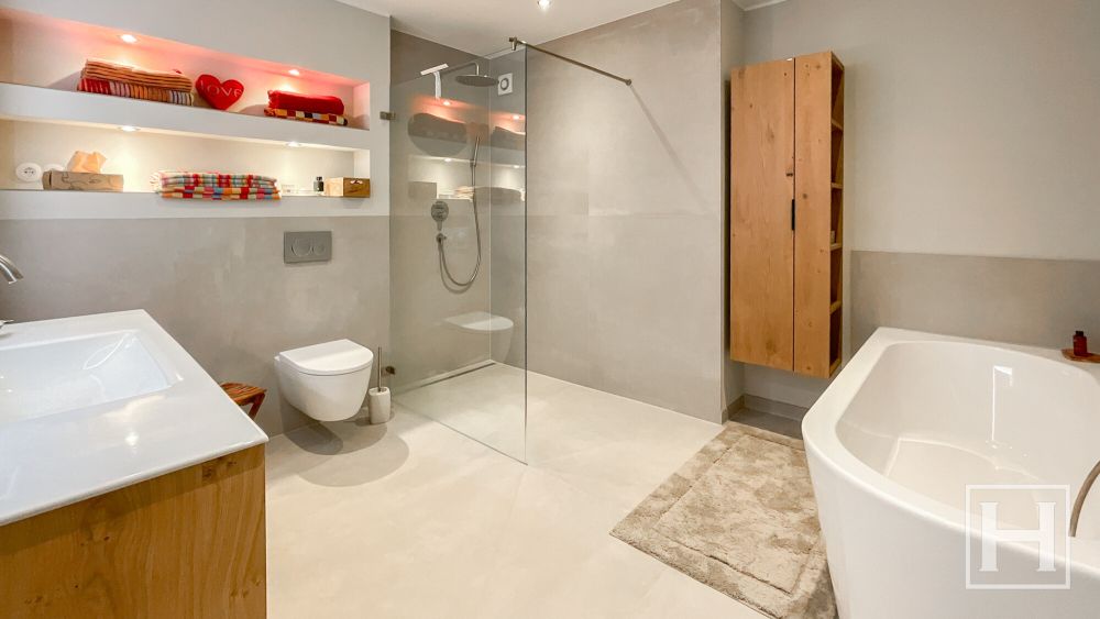 Charmantes Zweifamilienhaus mit vielfältigen Möglichkeiten