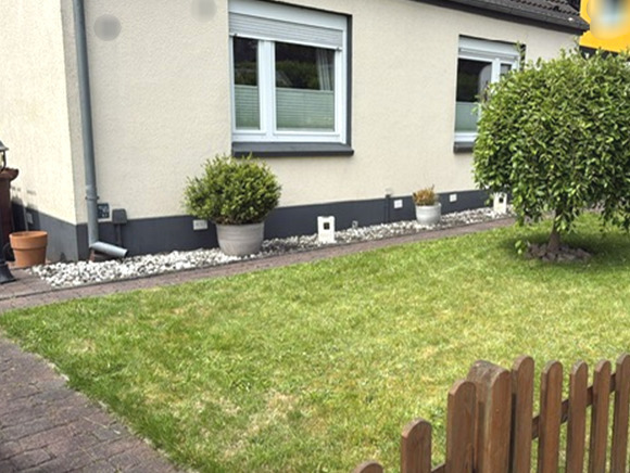 Vorgarten des Einfamilienhauses, Ansicht II