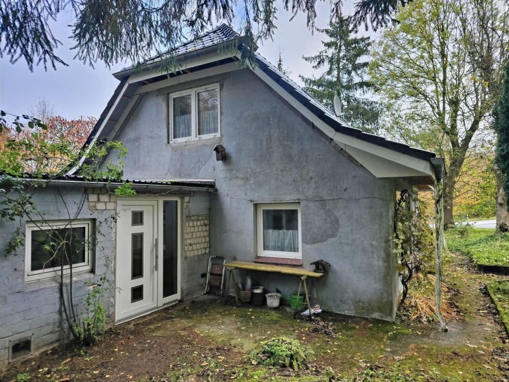 Modernes Wohnen in Alleinlage - auf großem Naturgrundstück und fußläufiger Entfernung zum NOK!