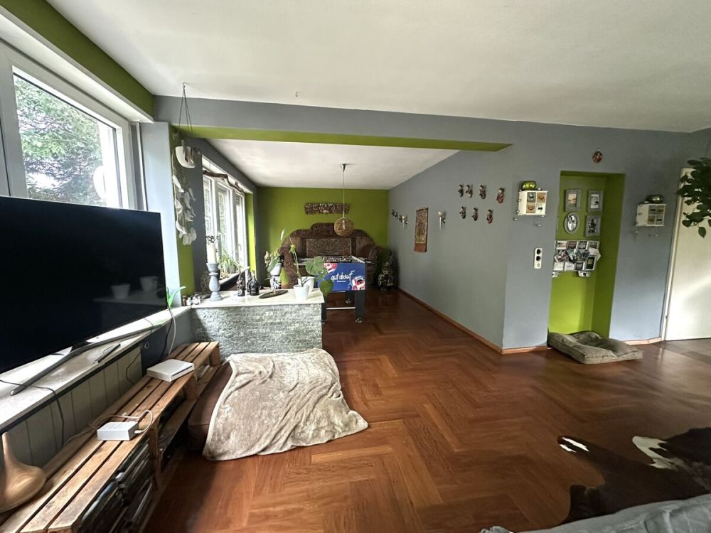 Großzügiges Einfamilienhaus auf weitläufigem Grundstück – Potenzial für weitere Bebauung