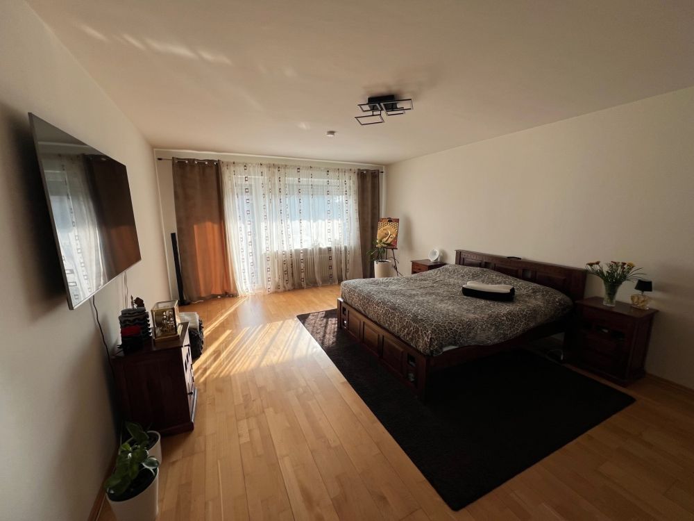 Wohnzimmer ( aktuell genutzt als Schlafzimmer )