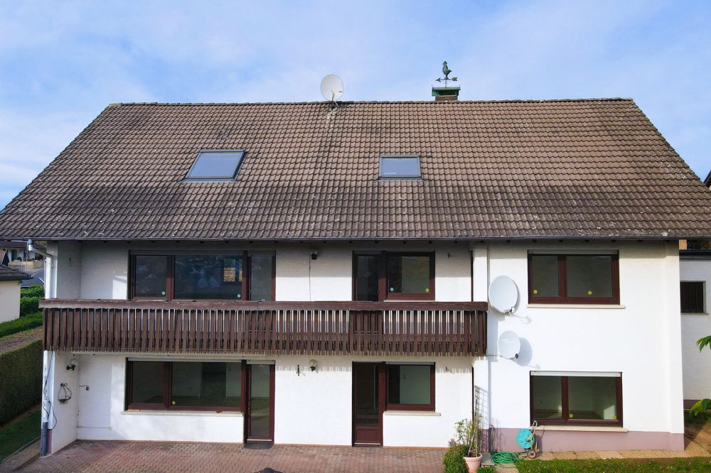 Repräsentatives Mehrfamilienhaus in Reinheim/Zeilhard - Großzügig, vielseitig und sofort bezugsfrei