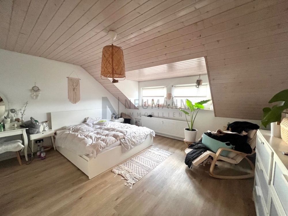 Große, helle 4 Zimmer Wohnung mit Loggia in Mörfelden