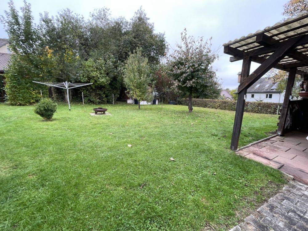 Doppelhaushälfte zu verkaufen – ruhige Lage am Ende einer Sackgasse!