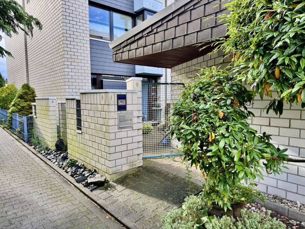 Architektur mit Charakter
großzügiges Split-Level-Haus mit 
separaten Vordergebäude, Garten & Garage