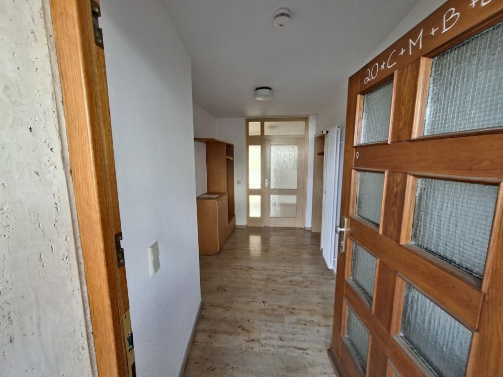 Großzügige Pfarrhauswohnung auf 2 Ebenen in Hürben!