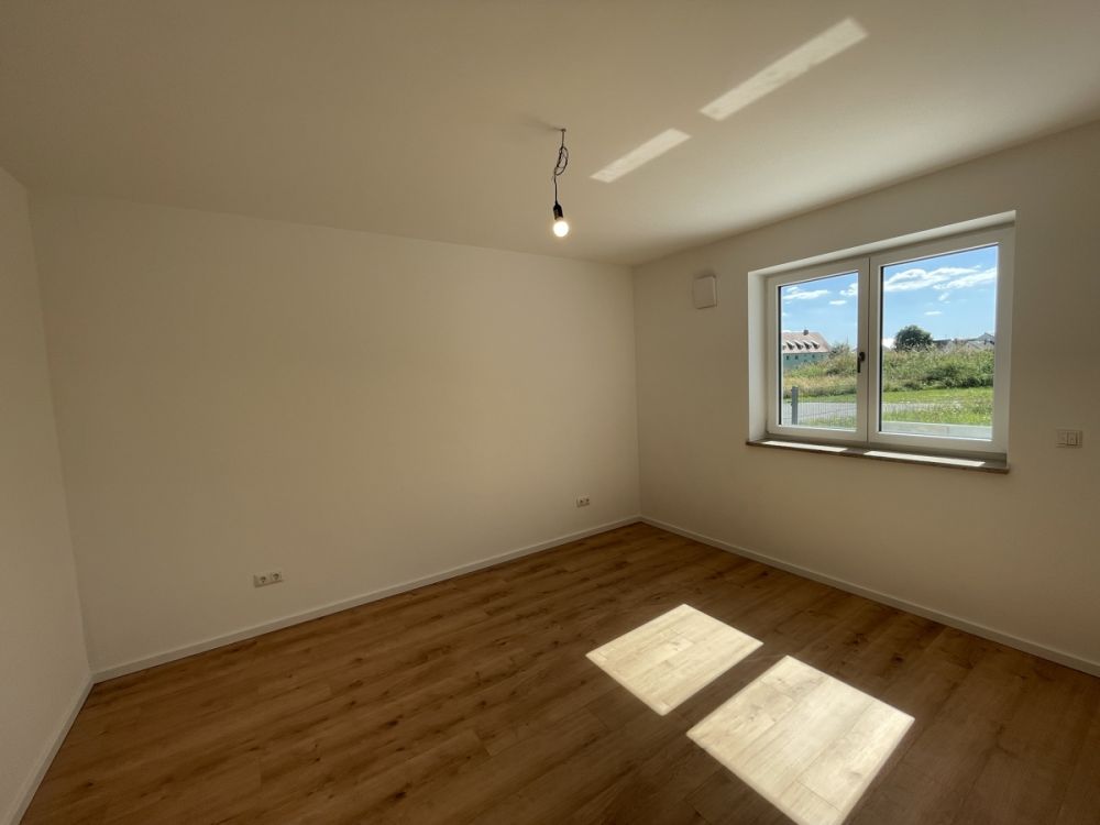 ERSTBEZUG !!!  - Es fällt keine zusätzliche Käuferprovision an!
Große, Sonnige Erdgeschosswohnung