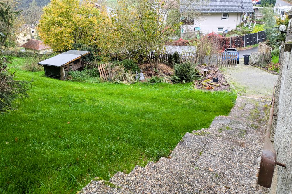 Selbermacher aufgepasst: Haus mit großem, naturnahen Grundstück und vielen Nutzungs-Möglichkeiten!