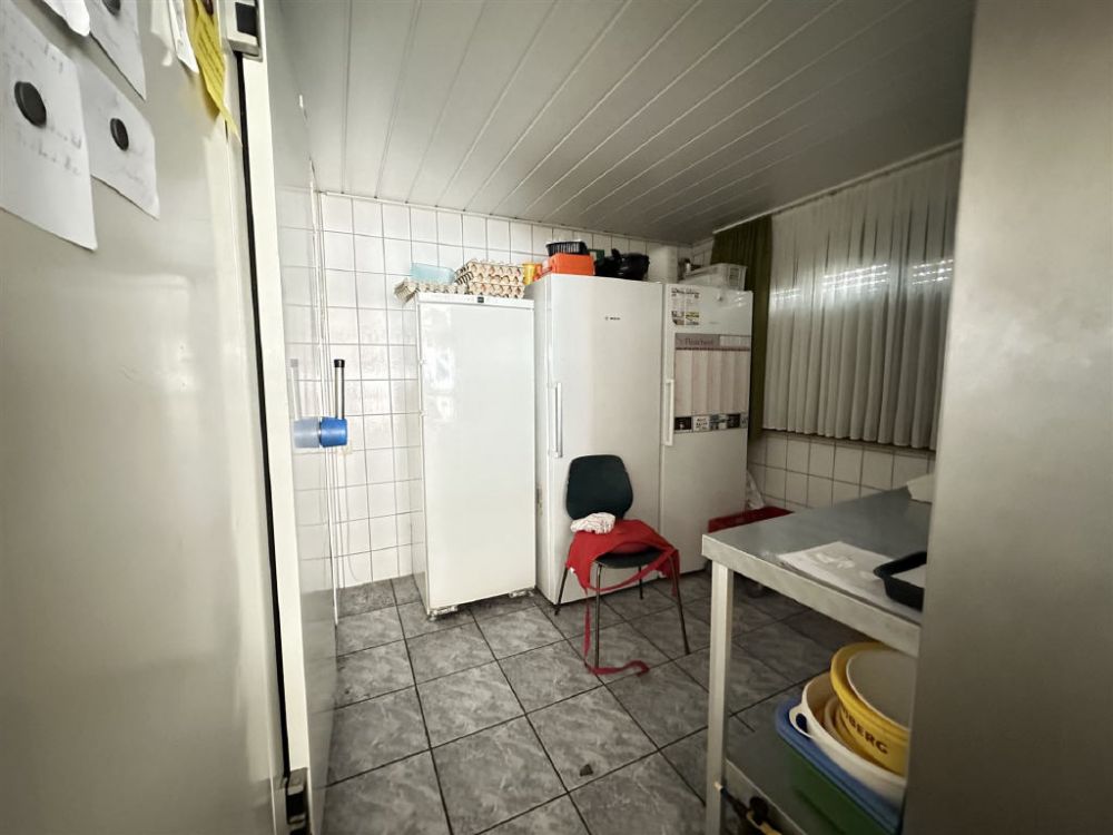 Wohn- und Geschäftshaus mit Ausbaupotenzial in zentraler Lage!