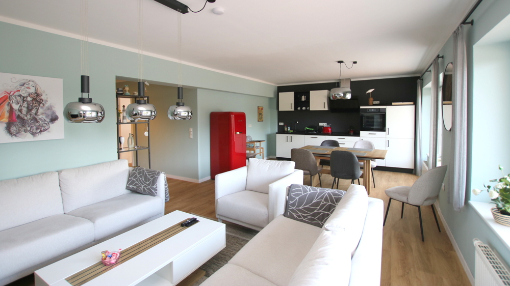 Stilvolle Erdgeschosswohnung mit Einbauküche und Terrasse in Wiefelstede / Zentrum