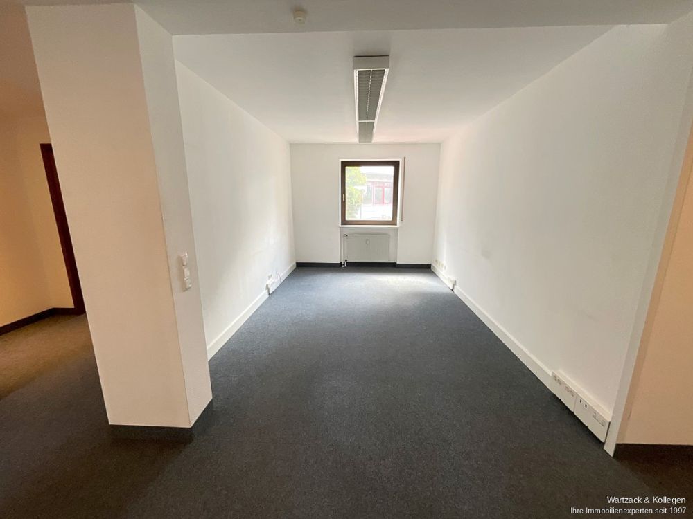 Produktionshalle mit Bürofläche
in Schwabach,
Gewerbegebiet Kiefernschlag