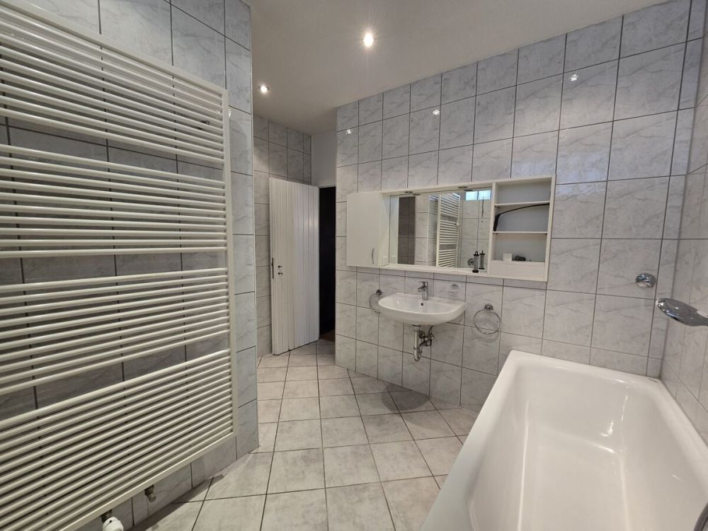 Badezimmer Ansicht 2