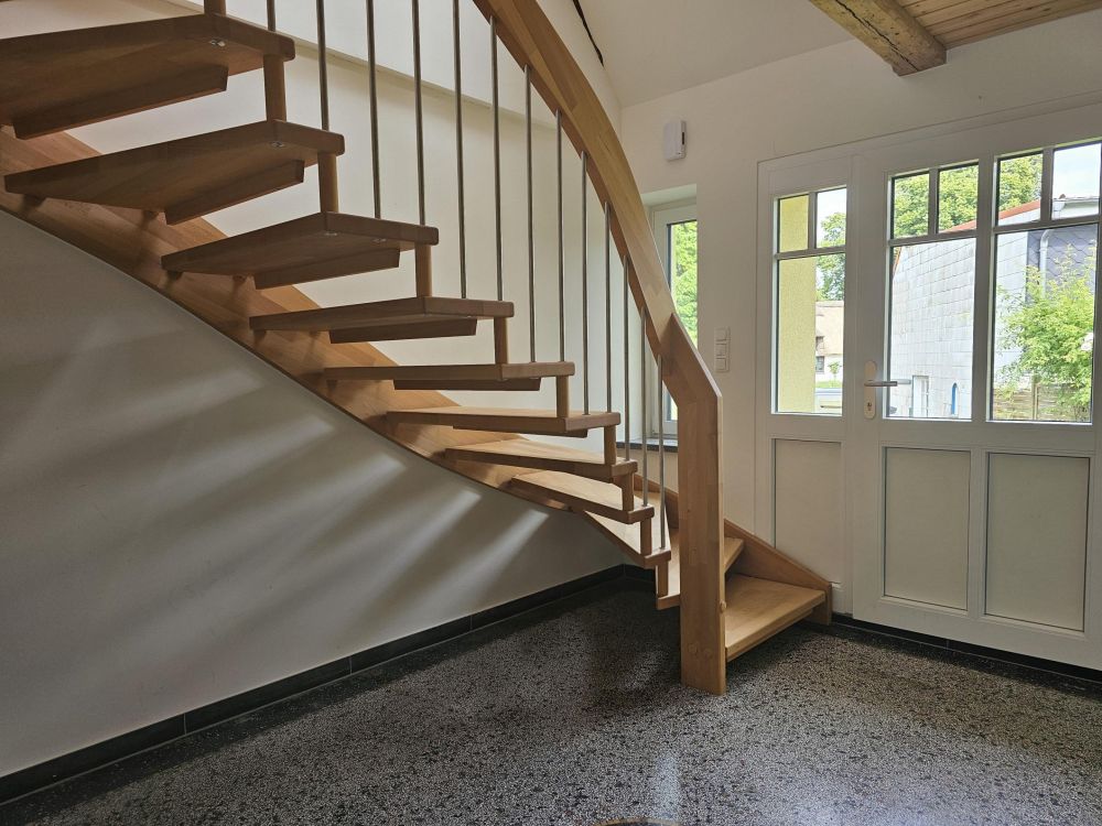 Wohnen und vermieten: Energetisch saniertes Haus mit 2 separaten Wohneinheiten