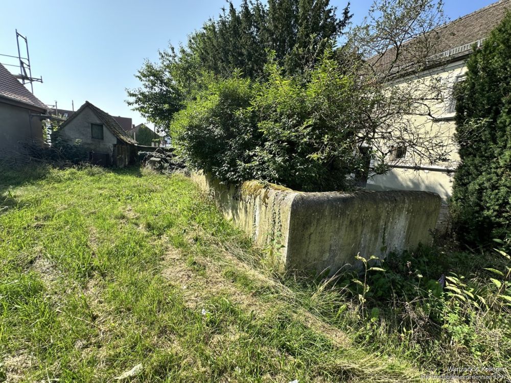 großes Baugrundstück 
mit hohem Potenzial 
samt Abrissgebäude