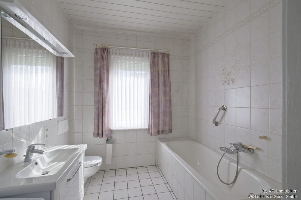 Geräumiges Einfamilienhaus mit Garten in Kirchhatten