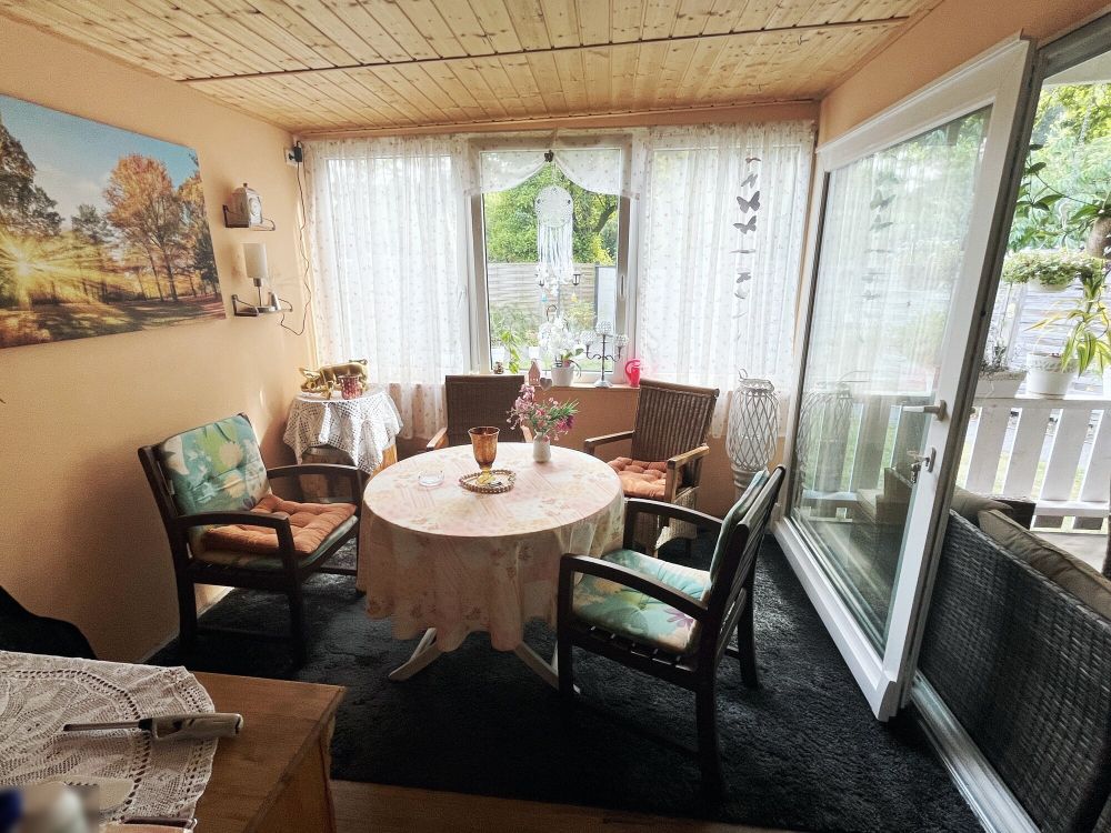 Wintergarten - derzeitige Nutzung als Esszimmer
