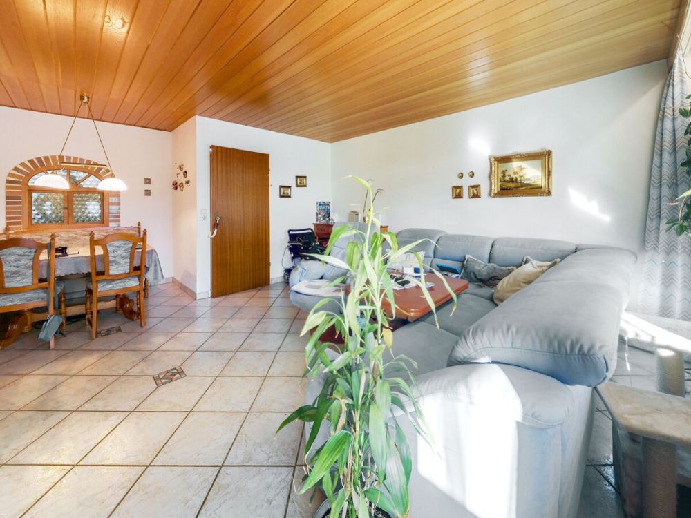 Hier wohnen Sie mit Ihrer Familie ruhig und idyllisch und sind Ruck-zuck in der Stadt! (4)