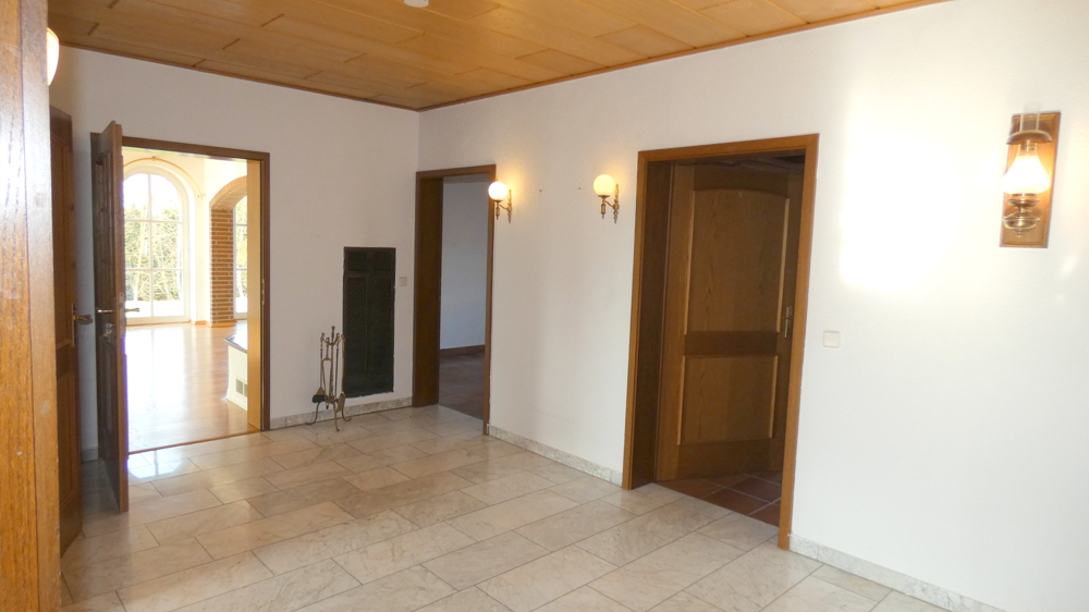 Friedrichsfehn - ruhige Wohnlage! Dreifamilienhaus mit bezugsfreier Hauptwohnung / nahe Oldenburg