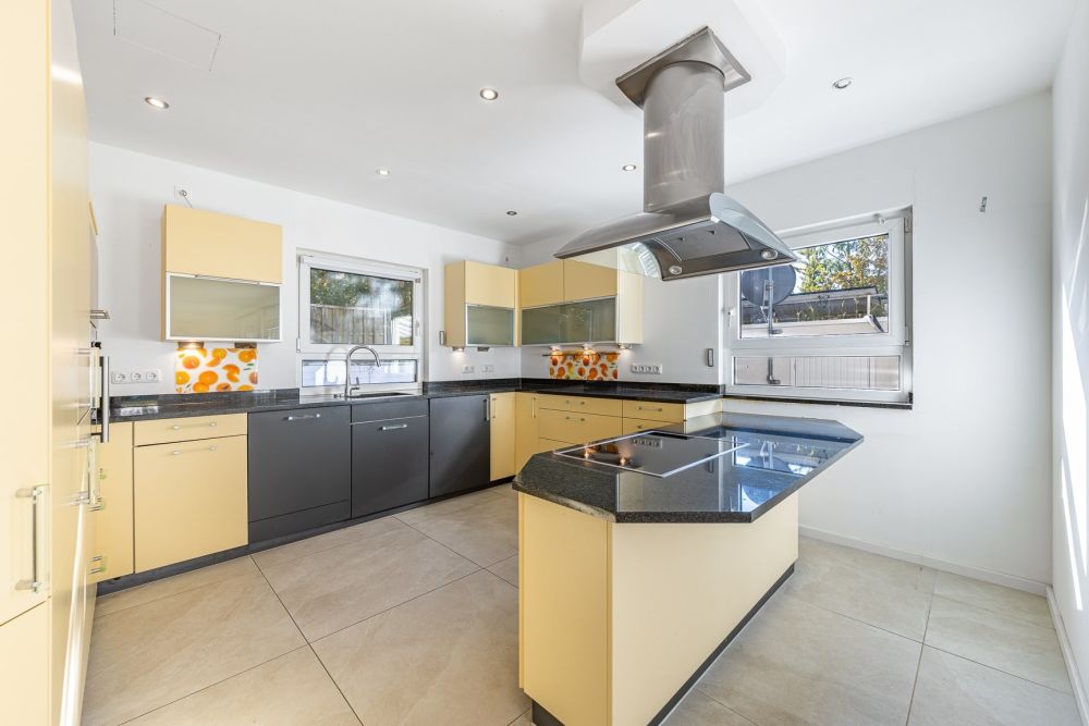 Zweifamilienhaus der Extraklasse - Hier lässt es sich gut leben und arbeiten