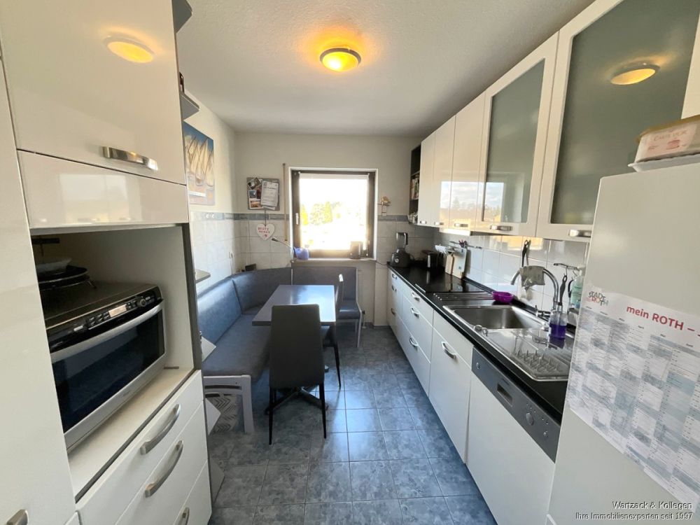 Renovierte 4-Zimmer-Wohnung 
mit 94 m² Wohnfläche, 
Balkon, Einbauküche & TG-Stellplatz