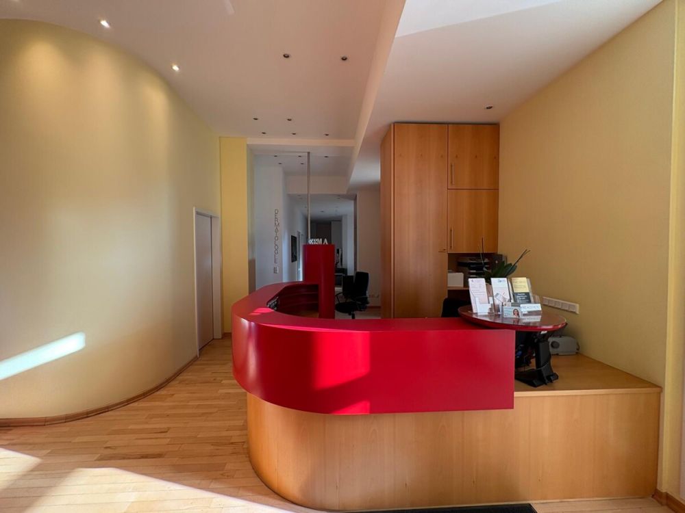 Repräsentative Praxisfläche mit vielseitigen Möglichkeiten in Bergisch Gladbach-Zentrum