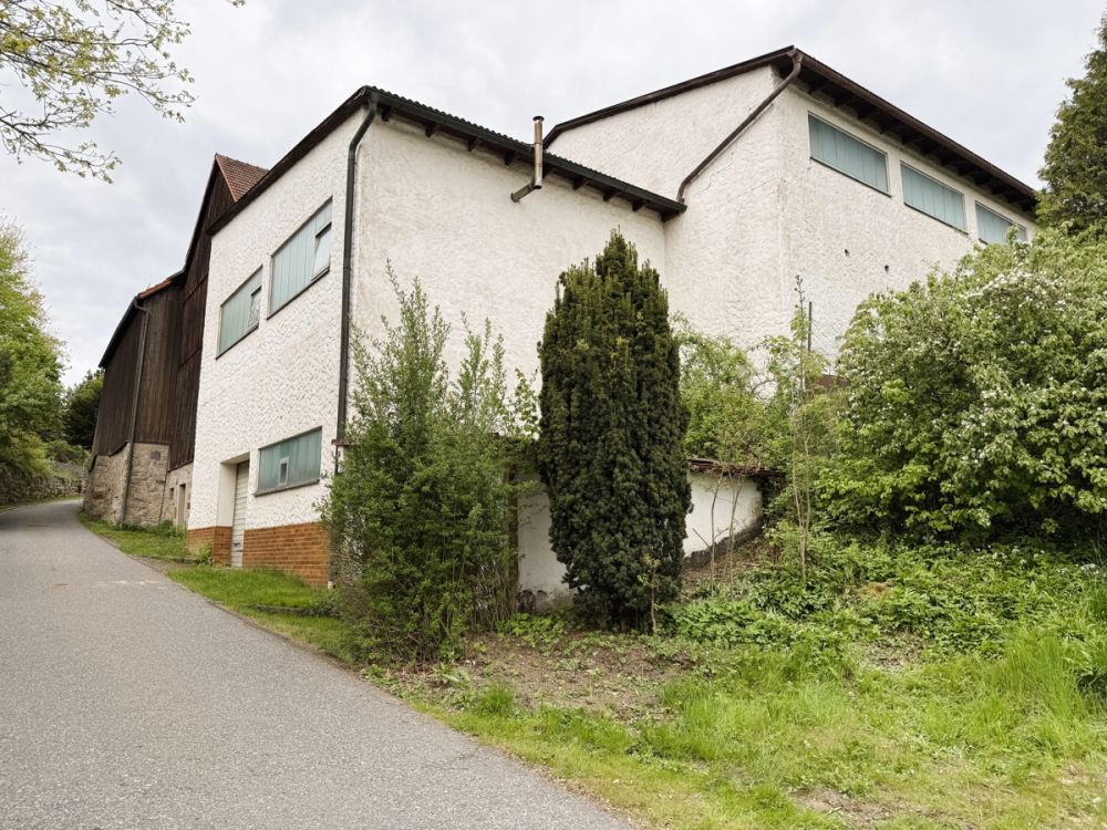 Individualisten aufgepasst – Historisches Anwesen mit vielfältigen Nutzungsmöglichkeiten in Thumsenreuth!