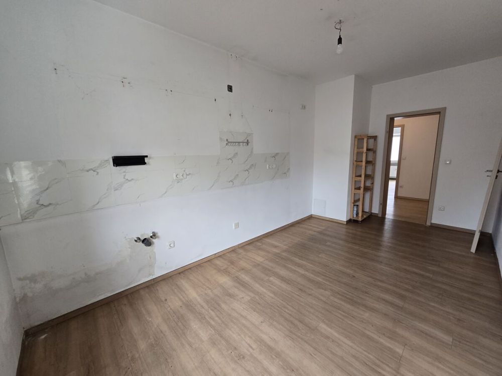 Großzügige, modernisierte 3-Zimmer-Wohnung
mit großem Balkon