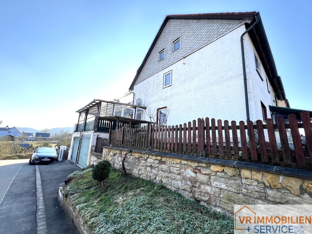 Doppelhaushälfte mit zwei Wohneinheiten und großem Potenzial in 98617 Meiningen-Walldorf