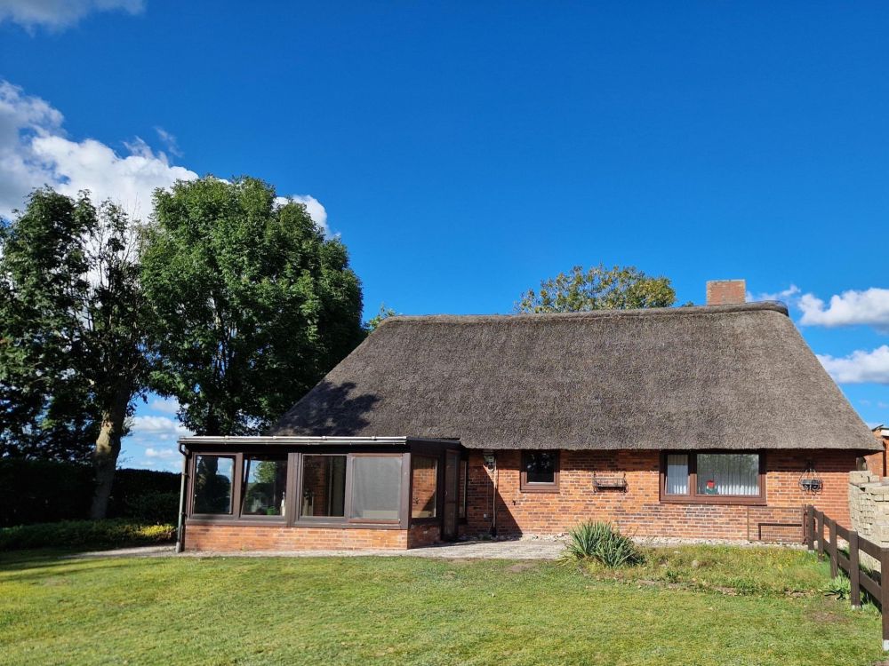 Charmantes Reetdachhaus sucht neue Bewohner für ein liebevolles Zuhause