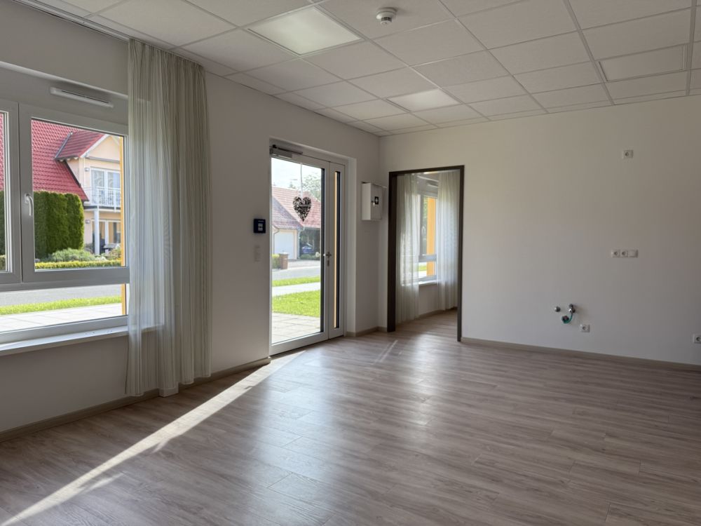 Neuwertige Praxis- oder Gewerbefläche – im Haus für betreutes Wohnen in Weidenberg!