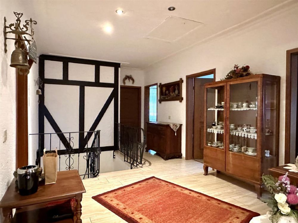 Viel Platz für Ihre Familie - Freistehendes Einfamilienhaus mit Einliegerwohnung in ruhiger Lage von Maring-Noviand