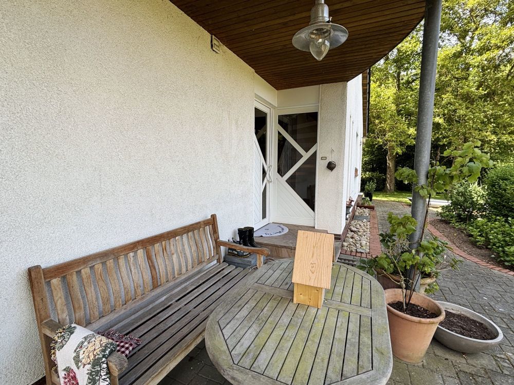 Wohnhaus mit toll angelegtem Garten im Außenbereich von Mettingen!