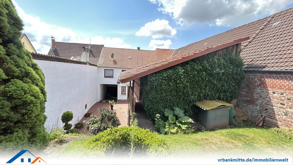 Gepflegtes Einfamilienhaus mit geräumiger Scheune und Garten