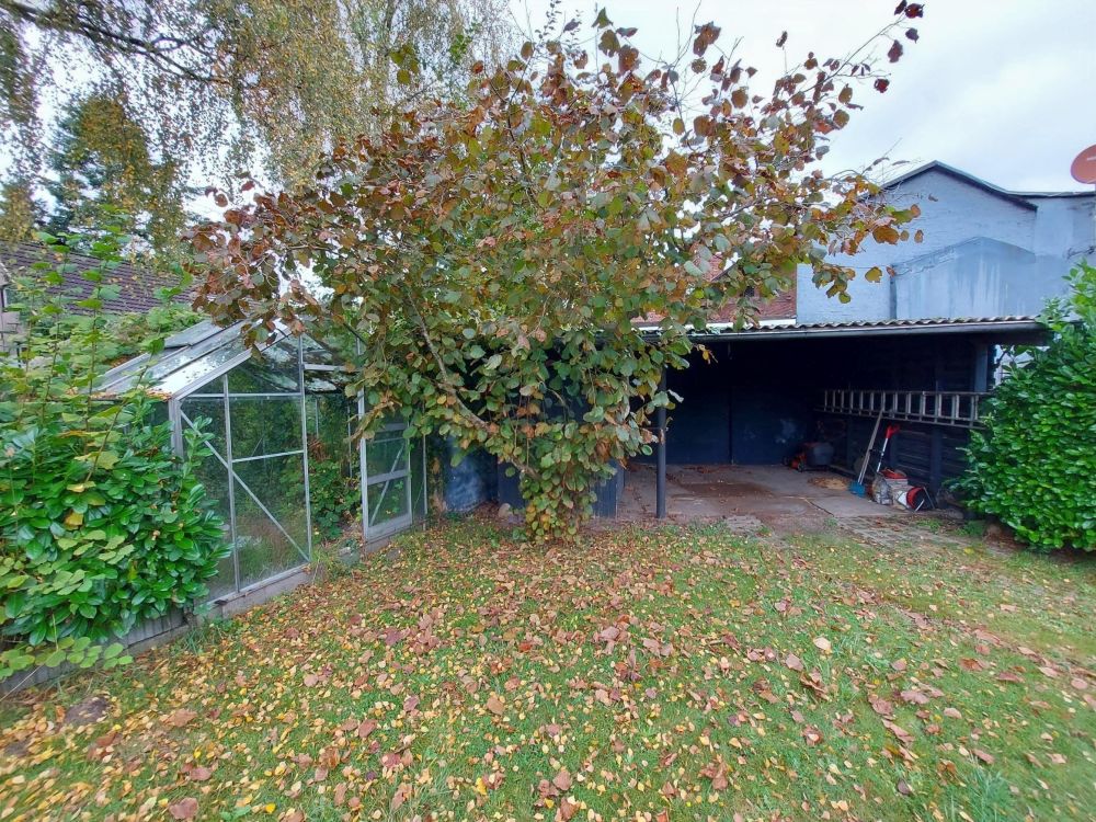 Ein Zuhause mit Potenzial – gemütliche Doppelhaushälfte mit Wintergarten, Carport und Gewächshaus