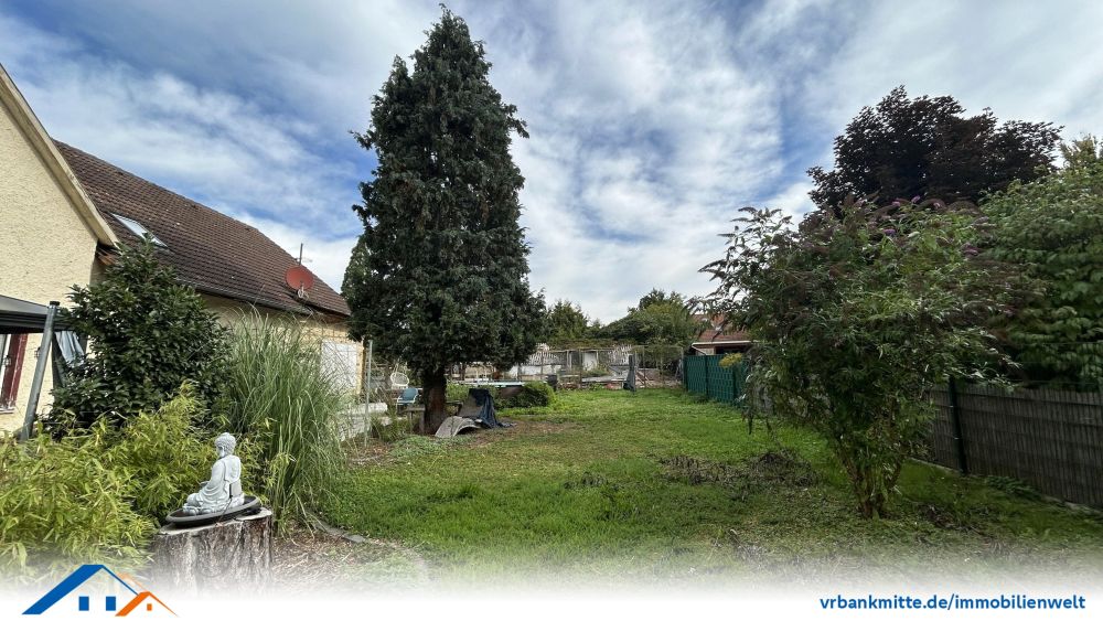 Vielseitiges Zweifamilienhaus mit großem Grundstück