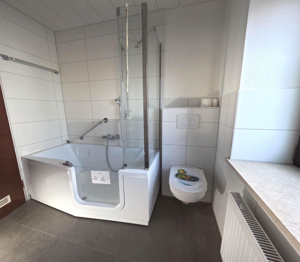 5-FAMILIEN-HAUS - VOLL VERMIETET