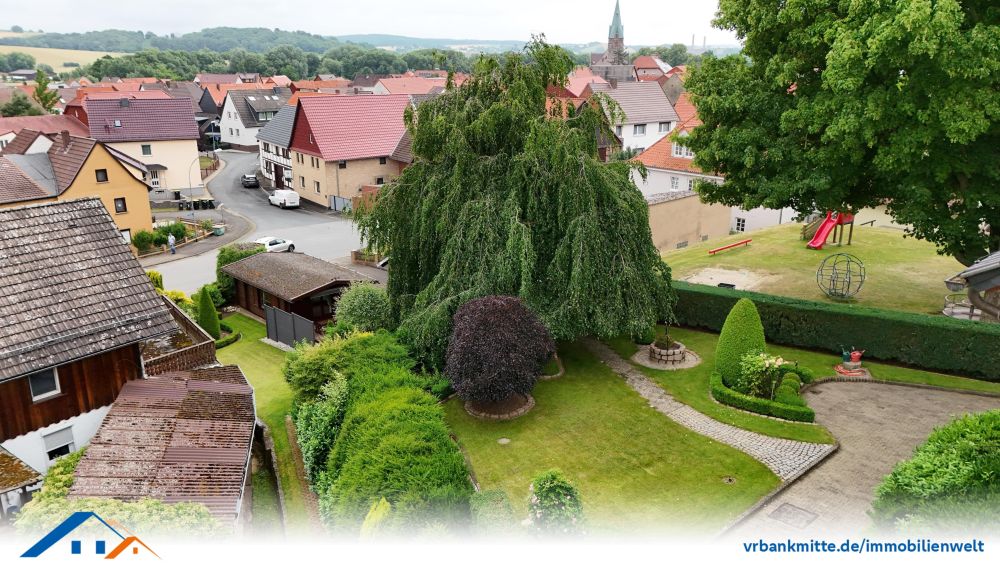 Charmantes Einfamilienhaus mit großem Grundstück, Garage und Blockhütte in Rüdershausen