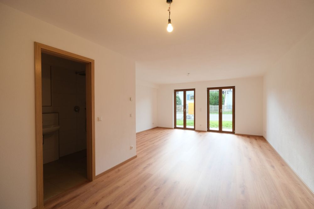 Erstbezug. Hochwertige Materialien. Garten.