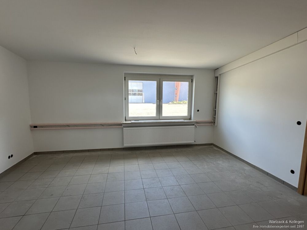 Vollständig neu renovierte Produktionshalle 
- zusätzliche Hallen- bzw. Büroflächen möglich