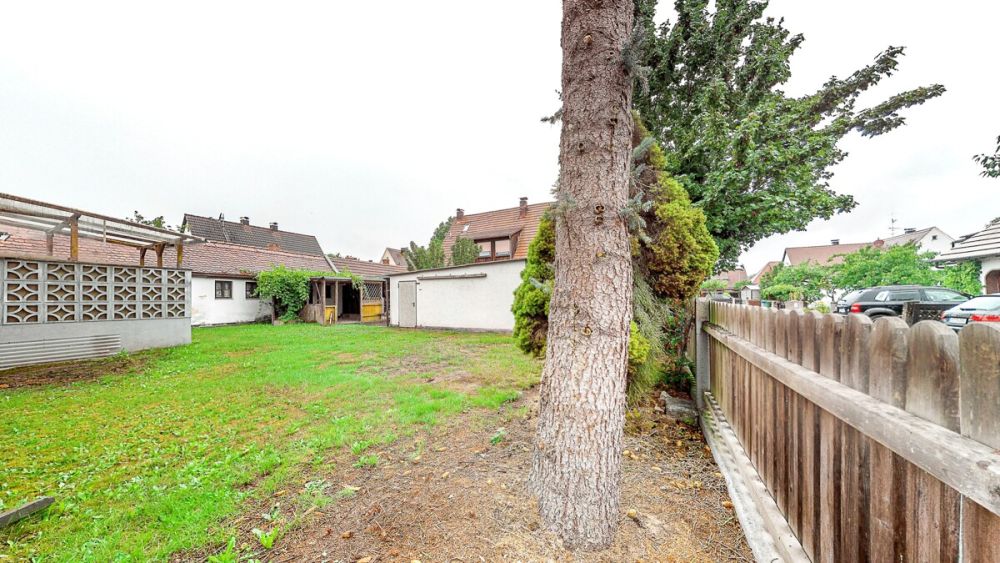 Alle unter einem Dach. Geräumiges Zweifamilienhaus in Erlangen-Frauenaurach.