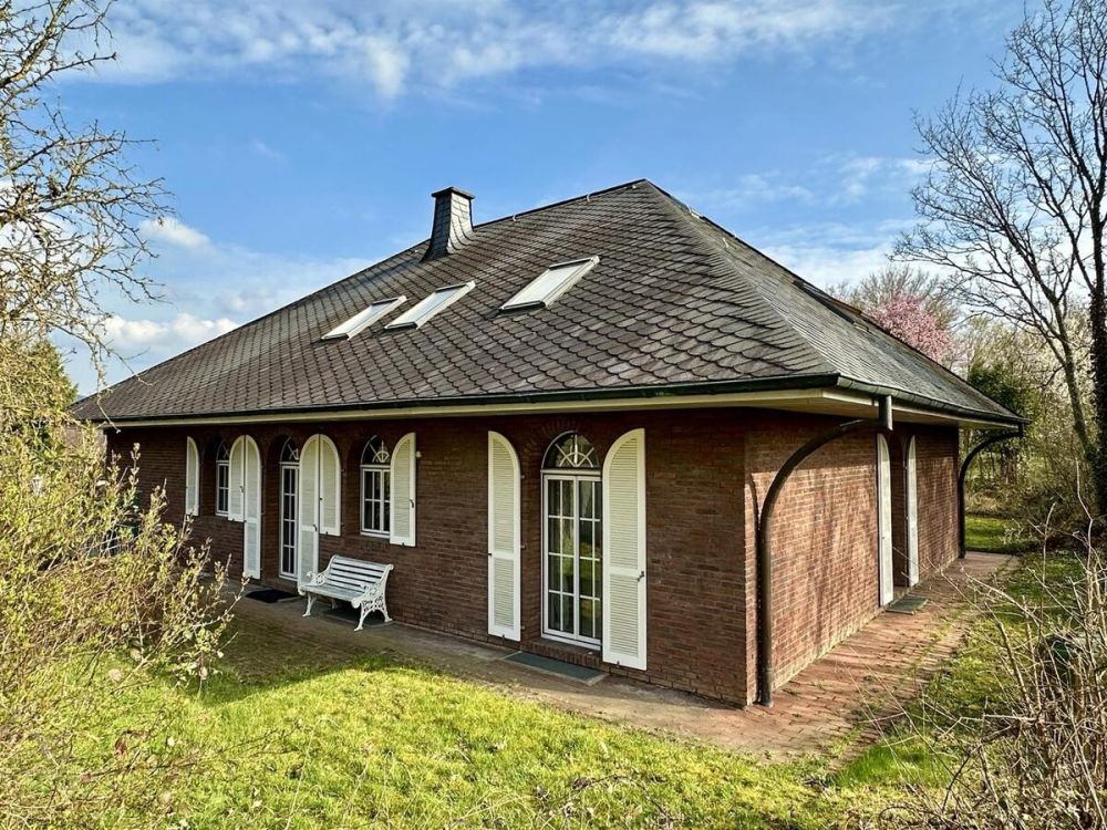 Gartenansicht mit Küchenterrasse